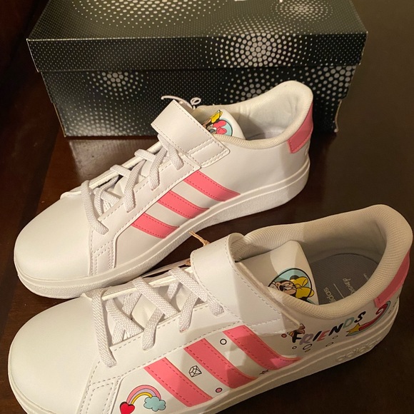 New Adidas Sneakers Minnie Mouse Friends Disney Grand Court Size 6Y